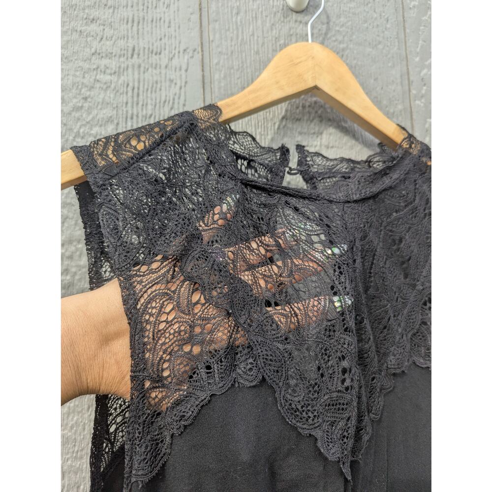 Torrid Lace Yoke Tank Top Size 2 Goth-Dark Academia